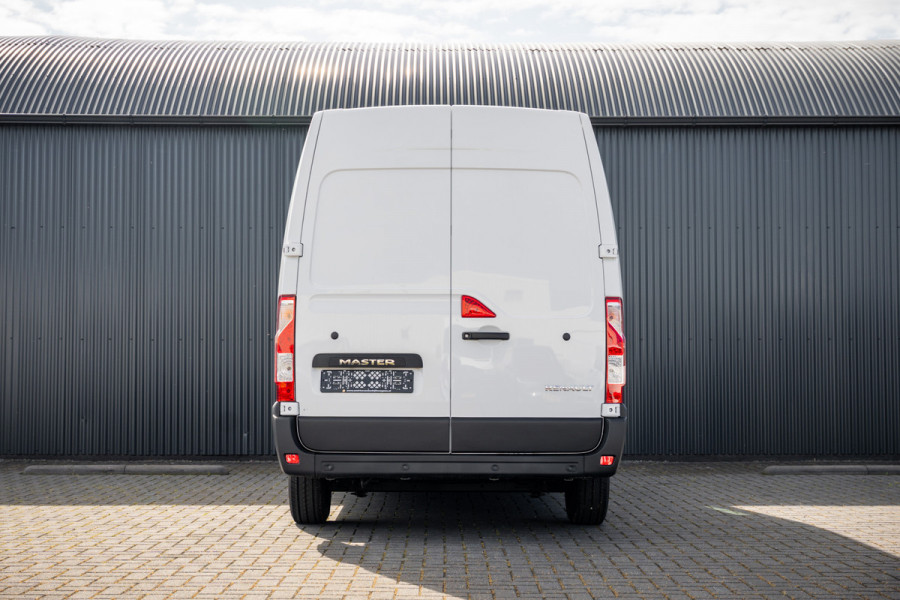 Renault Master **Bleu DCI 135PK | L2H2 | Nieuw | Navi | 3-Zits | LED | Cruise | Airco**