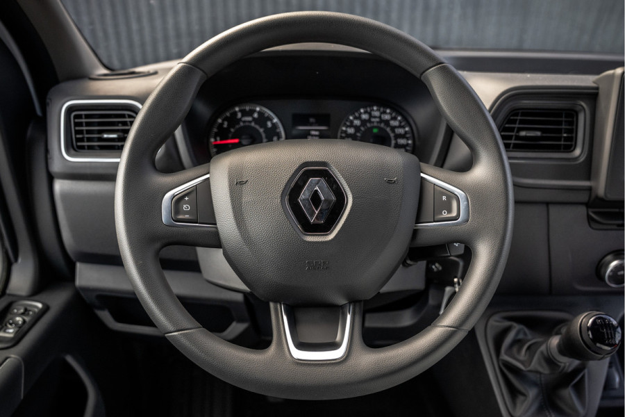 Renault Master **Bleu DCI 135PK | L2H2 | Nieuw | Navi | 3-Zits | LED | Cruise | Airco**
