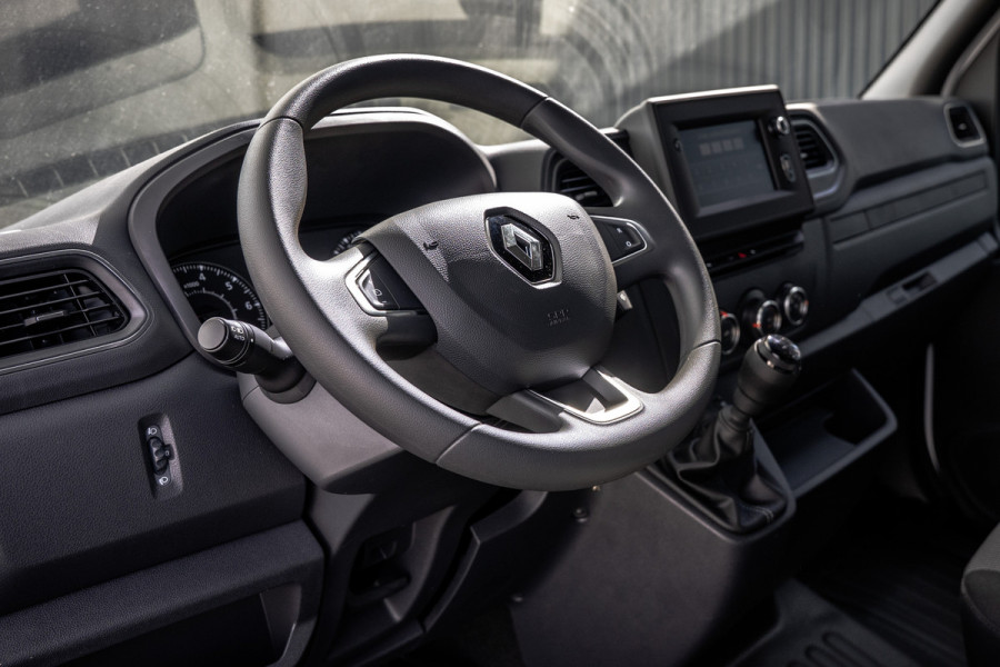 Renault Master **Bleu DCI 135PK | L2H2 | Nieuw | Navi | 3-Zits | LED | Cruise | Airco**