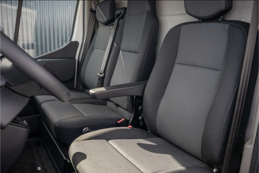 Renault Master **Bleu DCI 135PK | L2H2 | Nieuw | Navi | 3-Zits | LED | Cruise | Airco**