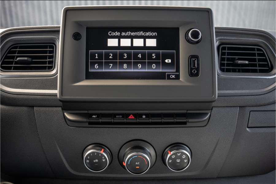 Renault Master **Bleu DCI 135PK | L2H2 | Nieuw | Navi | 3-Zits | LED | Cruise | Airco**