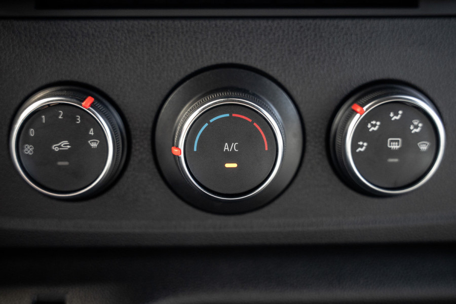 Renault Master **Bleu DCI 135PK | L2H2 | Nieuw | Navi | 3-Zits | LED | Cruise | Airco**