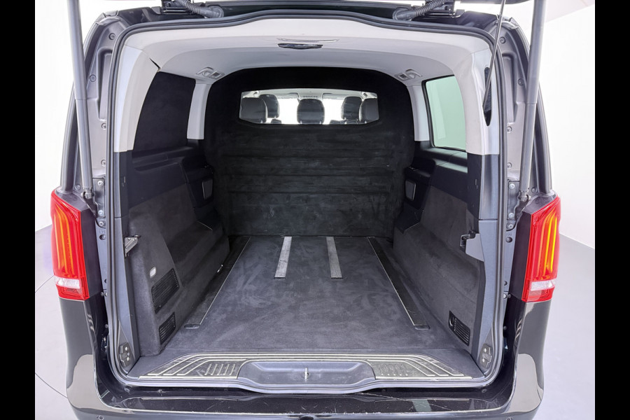 Mercedes-Benz V-Klasse 300d 4-MATIC Extra Lang Dubbele Cabine 5-Persoons 2X Elek.Schuifdeur Trekhaak Apple Carplay Android Auto Navi* Camera Cruise Con Stoelverwarming Lmv 20" Privacy Glas Led Isofix DAB Elek.Achterklep 2.000KG Trekgewicht