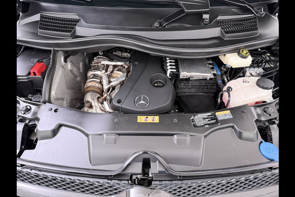 Mercedes-Benz V-Klasse 300d 4-MATIC Extra Lang Dubbele Cabine 5-Persoons 2X Elek.Schuifdeur Trekhaak Apple Carplay Android Auto Navi* Camera Cruise Con Stoelverwarming Lmv 20" Privacy Glas Led Isofix DAB Elek.Achterklep 2.000KG Trekgewicht