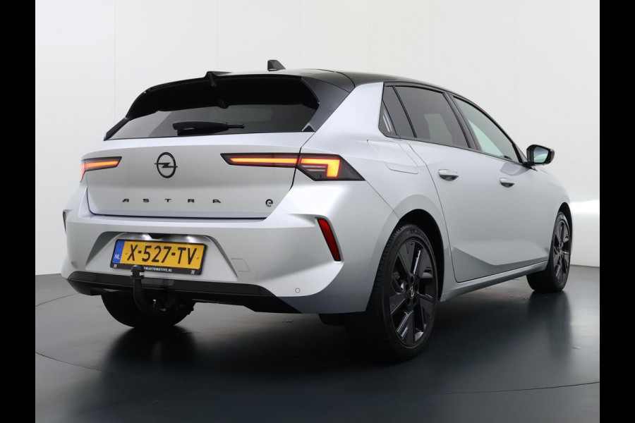 Opel Astra Electric 54 kWh VAN: 26.900,- VOOR: 24.440,- UW WKVOORDEEL: 2.460,- | GS | 3-FASE | SOH 95% | AFNEEMBARE TREKHAAK | NET ONDERHOUD GEHAD / DIRECT LEVERBAAR | STOEL- & STUURVERWARMING | 360° CAMERA | ORIGINEEL NL AUTO |