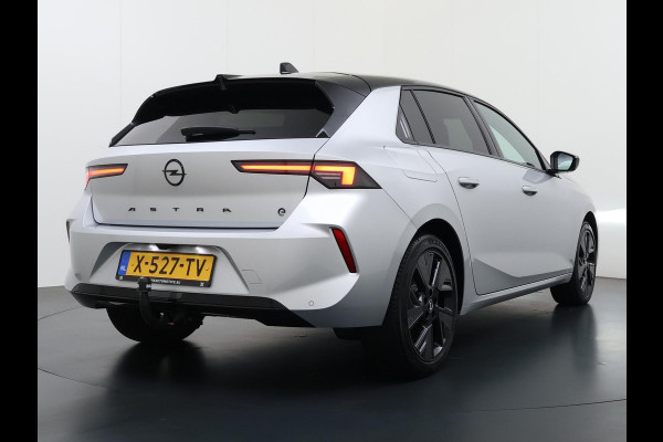 Opel Astra Electric 54 kWh VAN: 26.900,- VOOR: 24.440,- UW WKVOORDEEL: 2.460,- | GS | 3-FASE | SOH 95% | AFNEEMBARE TREKHAAK | NET ONDERHOUD GEHAD / DIRECT LEVERBAAR | STOEL- & STUURVERWARMING | 360° CAMERA | ORIGINEEL NL AUTO |