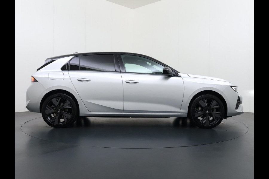 Opel Astra Electric 54 kWh VAN: 26.900,- VOOR: 24.440,- UW WKVOORDEEL: 2.460,- | GS | 3-FASE | SOH 95% | AFNEEMBARE TREKHAAK | NET ONDERHOUD GEHAD / DIRECT LEVERBAAR | STOEL- & STUURVERWARMING | 360° CAMERA | ORIGINEEL NL AUTO |
