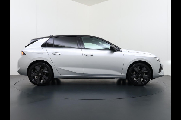 Opel Astra Electric 54 kWh VAN: 26.900,- VOOR: 24.440,- UW WKVOORDEEL: 2.460,- | GS | 3-FASE | SOH 95% | AFNEEMBARE TREKHAAK | NET ONDERHOUD GEHAD / DIRECT LEVERBAAR | STOEL- & STUURVERWARMING | 360° CAMERA | ORIGINEEL NL AUTO |