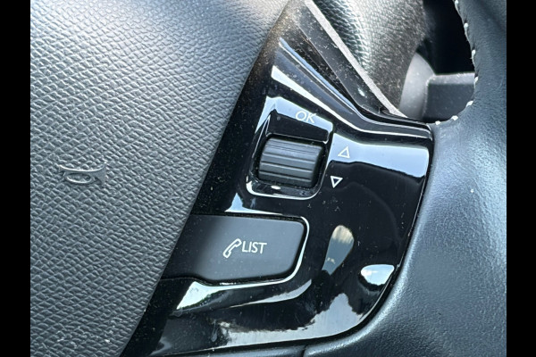 Peugeot 308 1.2 PureTech Premium / Pano / Riem is Vervangen