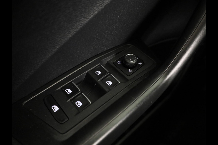 Volkswagen T-Roc 1.5 TSI Style Business 150PK | Automaat | Navigatie | Digitaal dashboard | Camera