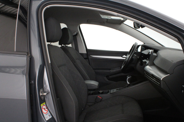 Volkswagen Golf 1.5 TSI Life Business > Dolphin Grey/Trekhaak/Camera/Winterpakket/Keyless/17inch...