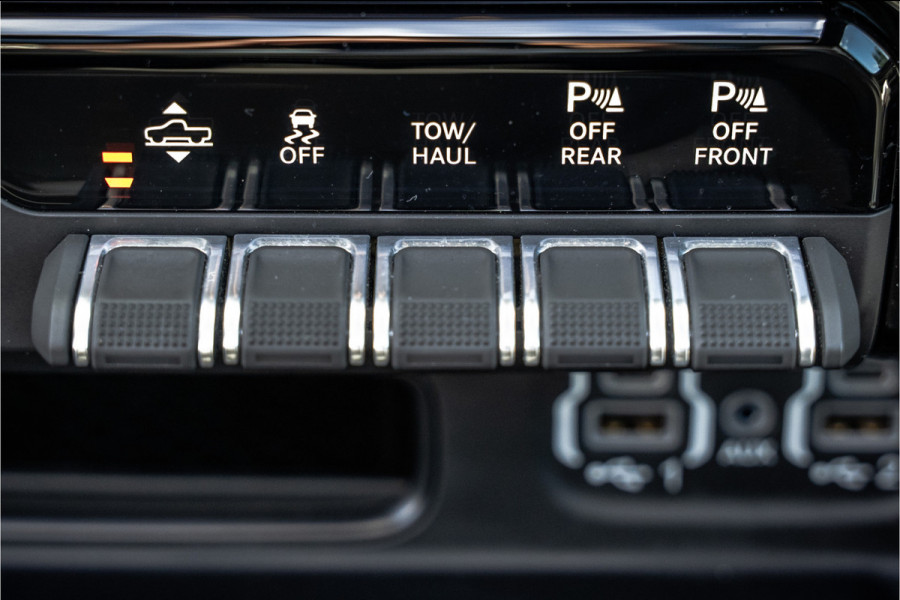 Dodge Ram 1500 1500 LIMITED 5.7L V8 | 1e Eigenaar | Head up | Luchtvering | Rambox | Split Tailgate | Pano | Harman / Kardon
