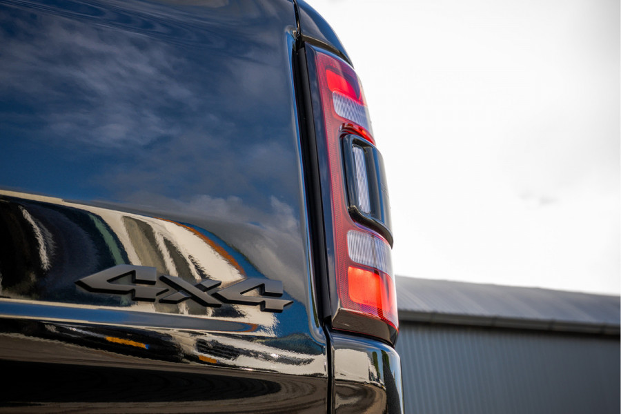 Dodge Ram 1500 1500 LIMITED 5.7L V8 | 1e Eigenaar | Head up | Luchtvering | Rambox | Split Tailgate | Pano | Harman / Kardon
