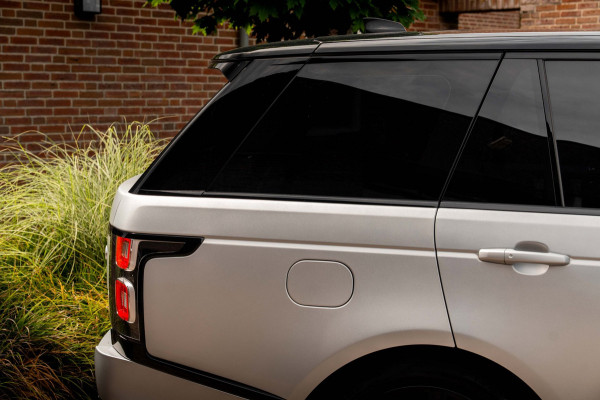 Land Rover Range Rover P400e Limited Edition 404 PK SVO Kleur Pano Soft-Close Keyless Meridian 21''