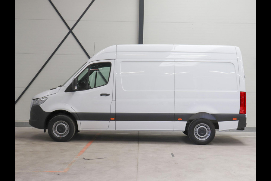 Mercedes-Benz Sprinter 315 CDI Automaat L2H2 PRO Airco MBUX Navigatie Adaptive Cruise Control Leder PDC VA + Camera Trekhaak 3500kg Comfortstoel