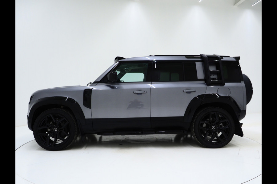 Land Rover Defender 110 2.0 P400e 110 Urban WideTrack Look | Panoramadak | Explorer Pack | Sidesteps | Lightbar | Trekhaak | Meridian