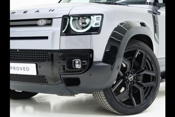 Land Rover Defender 110 2.0 P400e 110 Urban WideTrack Look | Panoramadak | Explorer Pack | Sidesteps | Lightbar | Trekhaak | Meridian