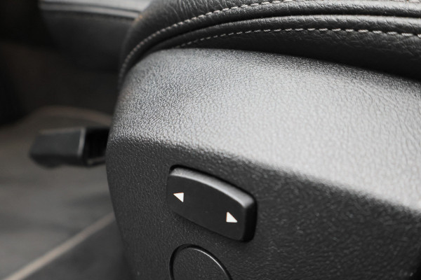 BMW 1-serie 118i Executive Edition Virtual Cockpit, Cruise, Apple Carplay, LED, Rijstrooksensor, Trekhaak, 17''