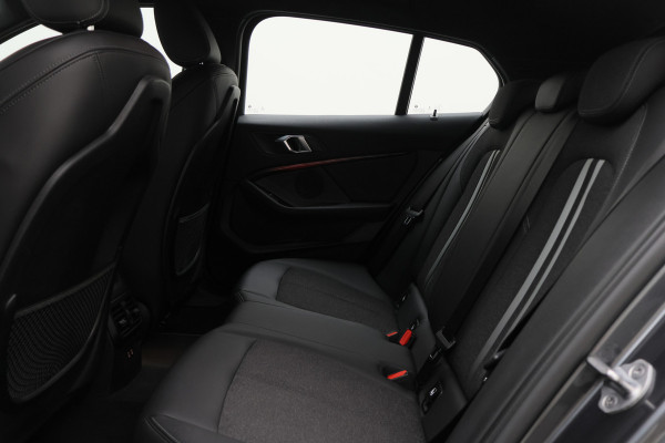 BMW 1-serie 118i Executive Edition Virtual Cockpit, Cruise, Apple Carplay, LED, Rijstrooksensor, Trekhaak, 17''