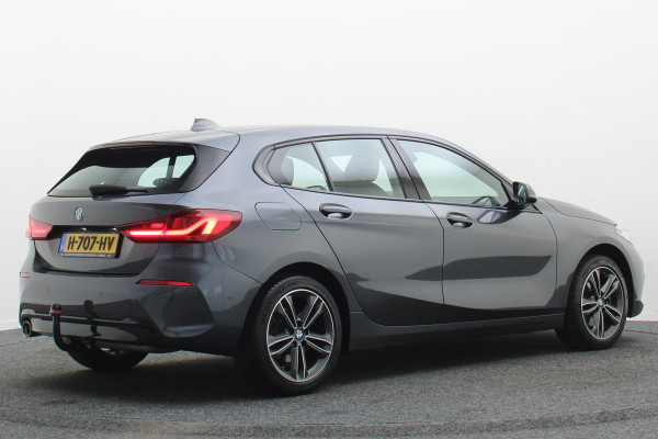 BMW 1-serie 118i Executive Edition Virtual Cockpit, Cruise, Apple Carplay, LED, Rijstrooksensor, Trekhaak, 17''