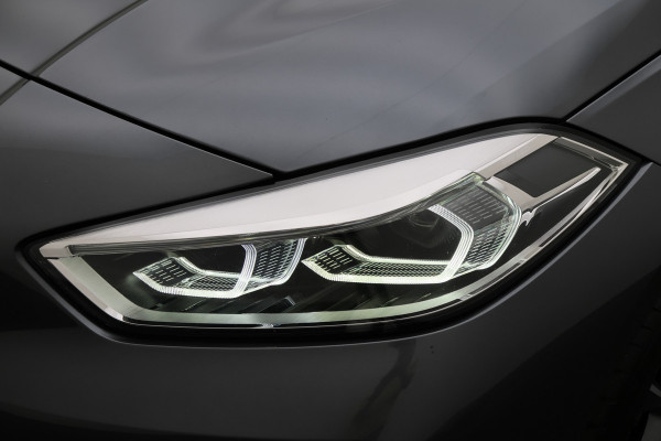 BMW 1-serie 118i Executive Edition Virtual Cockpit, Cruise, Apple Carplay, LED, Rijstrooksensor, Trekhaak, 17''