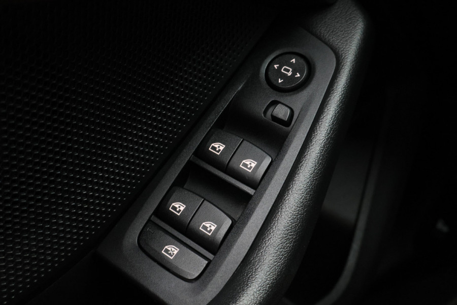 BMW 1-serie 118i Executive Edition Virtual Cockpit, Cruise, Apple Carplay, LED, Rijstrooksensor, Trekhaak, 17''