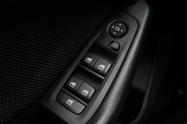 BMW 1-serie 118i Executive Edition Virtual Cockpit, Cruise, Apple Carplay, LED, Rijstrooksensor, Trekhaak, 17''