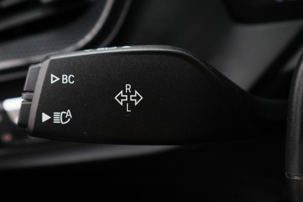 BMW 1-serie 118i Executive Edition Virtual Cockpit, Cruise, Apple Carplay, LED, Rijstrooksensor, Trekhaak, 17''