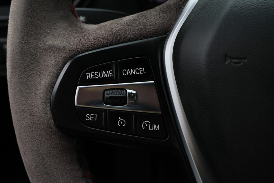 BMW 1-serie 118i Executive Edition Virtual Cockpit, Cruise, Apple Carplay, LED, Rijstrooksensor, Trekhaak, 17''