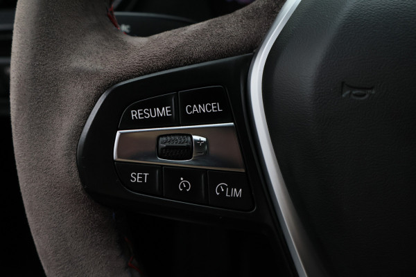 BMW 1-serie 118i Executive Edition Virtual Cockpit, Cruise, Apple Carplay, LED, Rijstrooksensor, Trekhaak, 17''