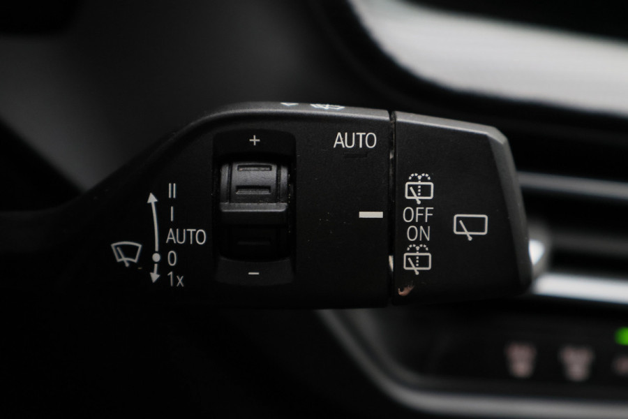 BMW 1-serie 118i Executive Edition Virtual Cockpit, Cruise, Apple Carplay, LED, Rijstrooksensor, Trekhaak, 17''