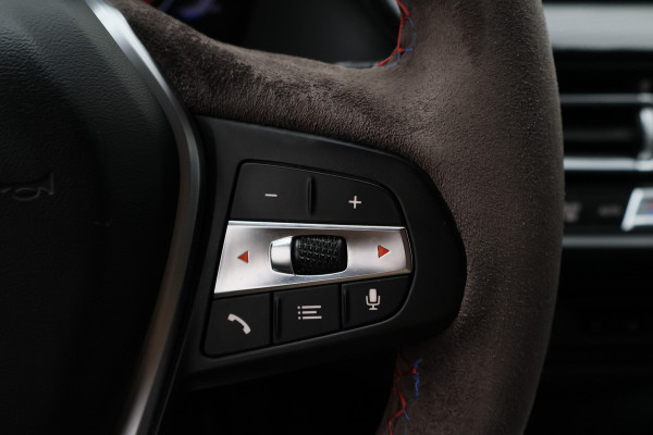 BMW 1-serie 118i Executive Edition Virtual Cockpit, Cruise, Apple Carplay, LED, Rijstrooksensor, Trekhaak, 17''