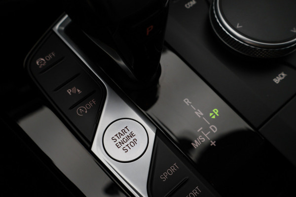 BMW 1-serie 118i Executive Edition Virtual Cockpit, Cruise, Apple Carplay, LED, Rijstrooksensor, Trekhaak, 17''