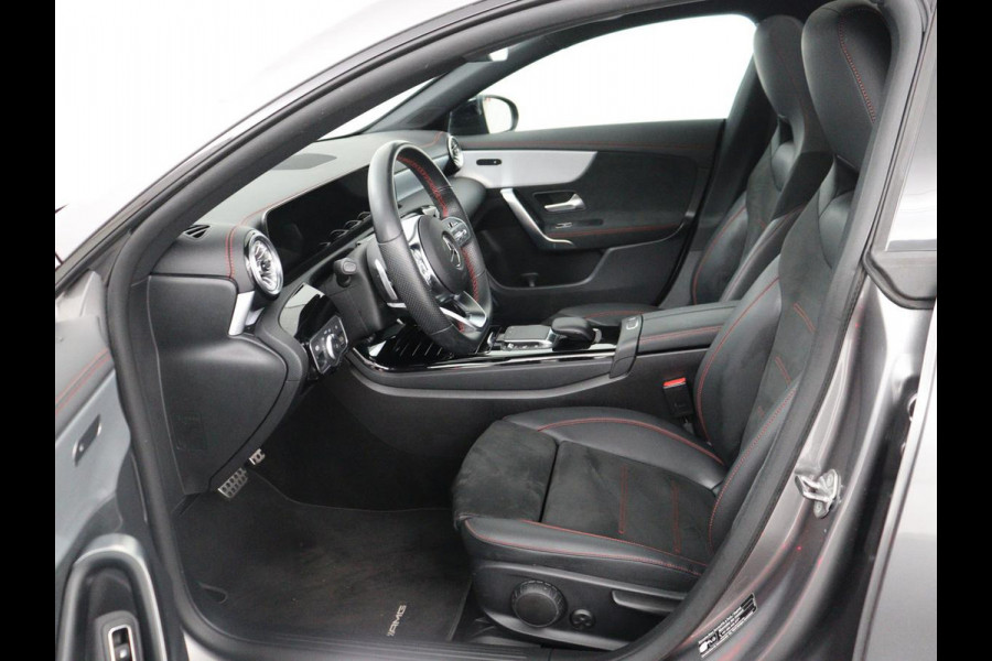 Mercedes-Benz CLA-Klasse Shooting Brake 250e Business Solution AMG Limited | SOH 94,2% | Panoramadak | Stoelverwarming | Matrix LED | Sfeerverlichting | Keyless | Memory | Widescreen | Navigatie | Camera | Park Assist | PHEV | Plug In