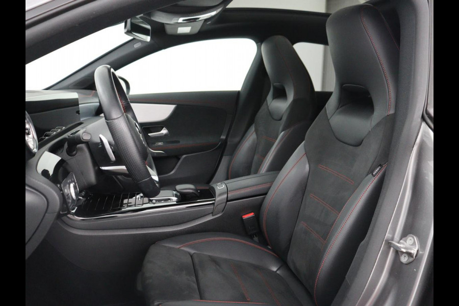 Mercedes-Benz CLA-Klasse Shooting Brake 250e Business Solution AMG Limited | SOH 94,2% | Panoramadak | Stoelverwarming | Matrix LED | Sfeerverlichting | Keyless | Memory | Widescreen | Navigatie | Camera | Park Assist | PHEV | Plug In
