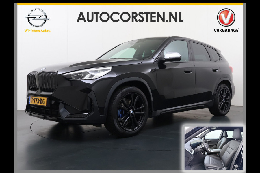 BMW iX1 xDrive30 313PK 4WD M-Pack Launch Edition SOH 100% Leder Harman/Kardon®-Audio Android Auto Apple Carplay Camera Adaptief onderste AWD Live Cockpit Plus Privacy Glas Led Elek.Achterklep Lmv 19" Isofix DAB Origineel Nederlandse Auto