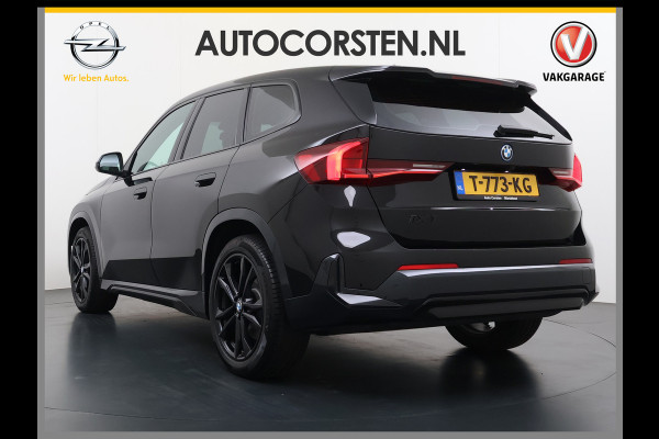 BMW iX1 xDrive30 313PK 4WD M-Pack Launch Edition SOH 100% Leder Harman/Kardon®-Audio Android Auto Apple Carplay Camera Adaptief onderste AWD Live Cockpit Plus Privacy Glas Led Elek.Achterklep Lmv 19" Isofix DAB Origineel Nederlandse Auto