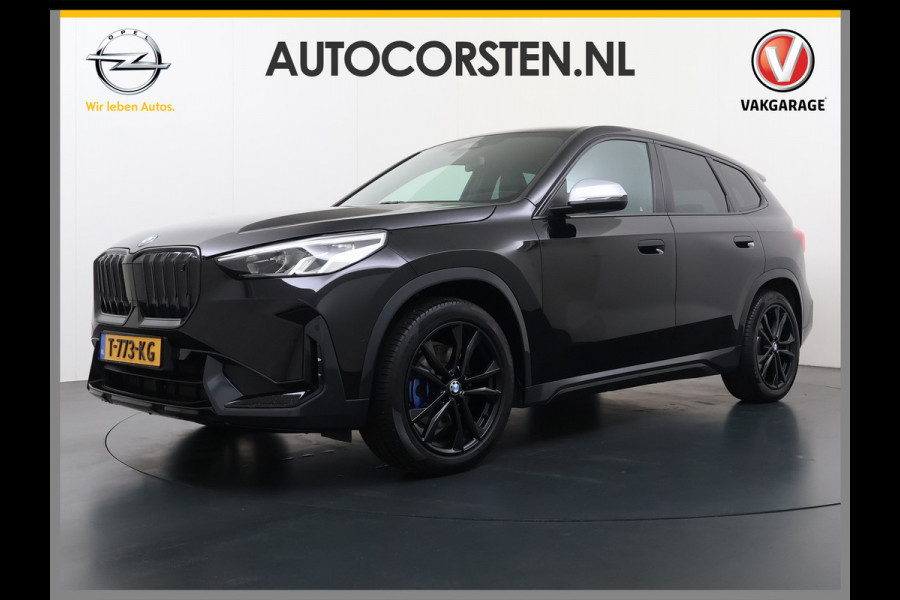 BMW iX1 xDrive30 313PK 4WD M-Pack Launch Edition SOH 100% Leder Harman/Kardon®-Audio Android Auto Apple Carplay Camera Adaptief onderste AWD Live Cockpit Plus Privacy Glas Led Elek.Achterklep Lmv 19" Isofix DAB Origineel Nederlandse Auto