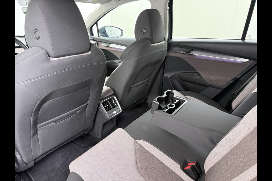 Škoda ENYAQ iV 60 First Edition Adap.Cruise Stuur+Stoelverwarming Camera 3-Zone Ecc Elek.Stoel+Memory Apple Carplay Android Auto Navi Pdc SOH 90% Keyless Advanced Matrix-Led Privacy Glas Lmv 20" DAB P-Assist Dodehoek detector Rijstrooksensor Origineel Nederlandse Auto