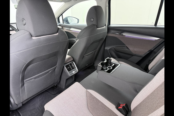 Škoda ENYAQ iV 60 First Edition Adap.Cruise Stuur+Stoelverwarming Camera 3-Zone Ecc Elek.Stoel+Memory Apple Carplay Android Auto Navi Pdc SOH 90% Keyless Advanced Matrix-Led Privacy Glas Lmv 20" DAB P-Assist Dodehoek detector Rijstrooksensor Origineel Nederlandse Auto