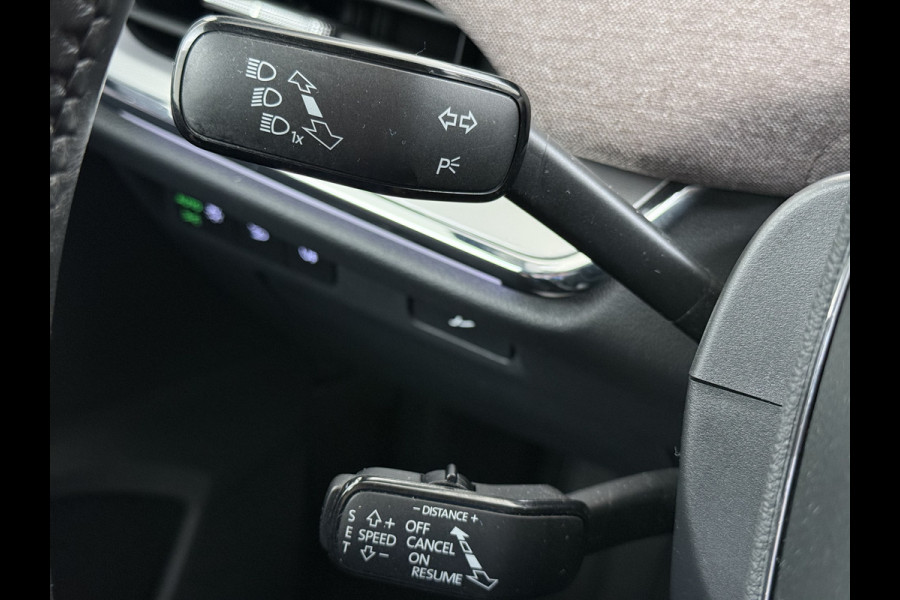 Škoda ENYAQ iV 60 First Edition Adap.Cruise Stuur+Stoelverwarming Camera 3-Zone Ecc Elek.Stoel+Memory Apple Carplay Android Auto Navi Pdc SOH 90% Keyless Advanced Matrix-Led Privacy Glas Lmv 20" DAB P-Assist Dodehoek detector Rijstrooksensor Origineel Nederlandse Auto
