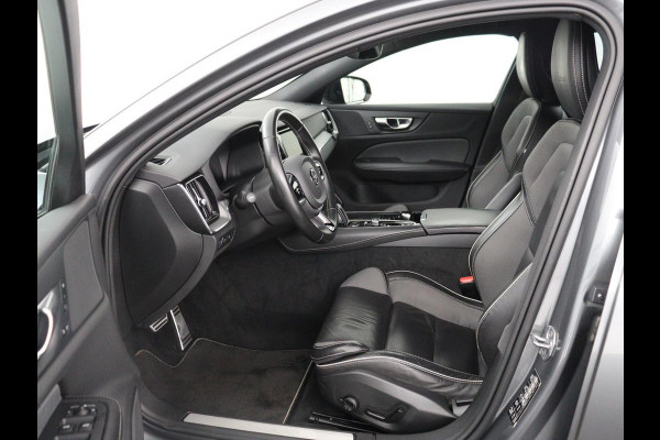 Volvo V60 2.0 T8 Twin Engine AWD R-Design | Trekhaak | Stoelverwarming | Carplay | Sportstoelen | Half leder | Navigatie | Camera | Side Assist | 19'' velgen | Full LED | Standkachel | Cruise control | PHEV | Plug In