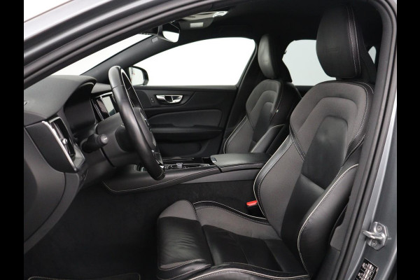 Volvo V60 2.0 T8 Twin Engine AWD R-Design | Trekhaak | Stoelverwarming | Carplay | Sportstoelen | Half leder | Navigatie | Camera | Side Assist | 19'' velgen | Full LED | Standkachel | Cruise control | PHEV | Plug In