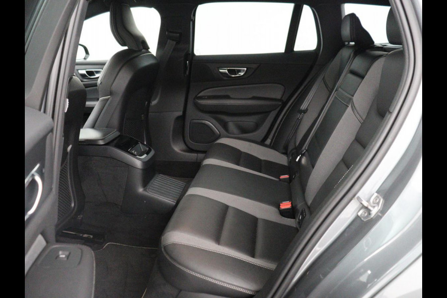 Volvo V60 2.0 T8 Twin Engine AWD R-Design | Trekhaak | Stoelverwarming | Carplay | Sportstoelen | Half leder | Navigatie | Camera | Side Assist | 19'' velgen | Full LED | Standkachel | Cruise control | PHEV | Plug In