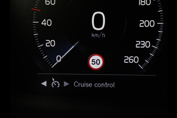 Volvo V60 2.0 T8 Twin Engine AWD R-Design | Trekhaak | Stoelverwarming | Carplay | Sportstoelen | Half leder | Navigatie | Camera | Side Assist | 19'' velgen | Full LED | Standkachel | Cruise control | PHEV | Plug In
