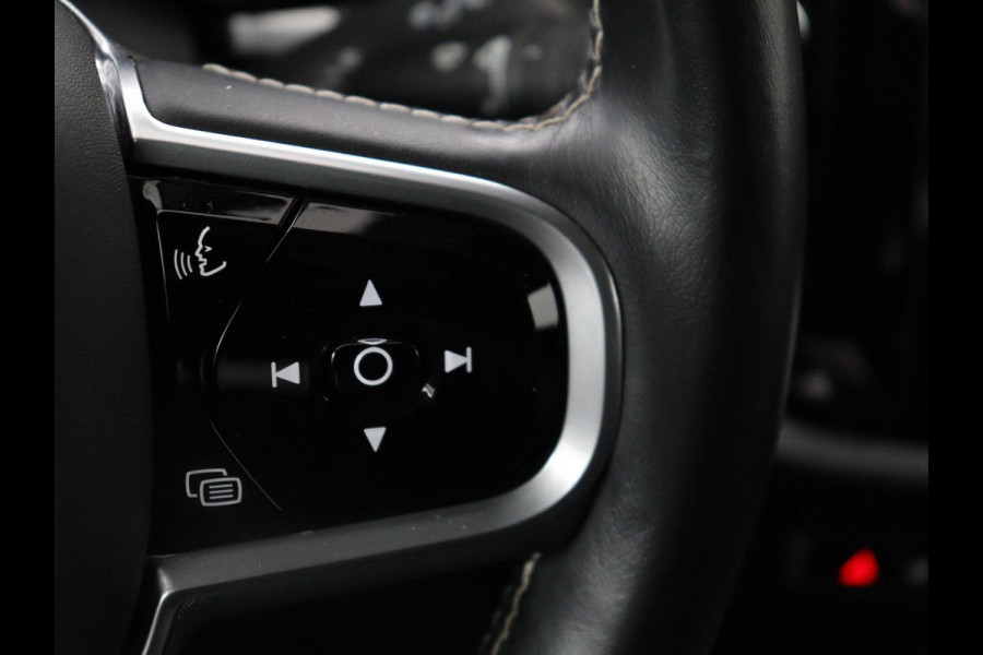 Volvo V60 2.0 T8 Twin Engine AWD R-Design | Trekhaak | Stoelverwarming | Carplay | Sportstoelen | Half leder | Navigatie | Camera | Side Assist | 19'' velgen | Full LED | Standkachel | Cruise control | PHEV | Plug In