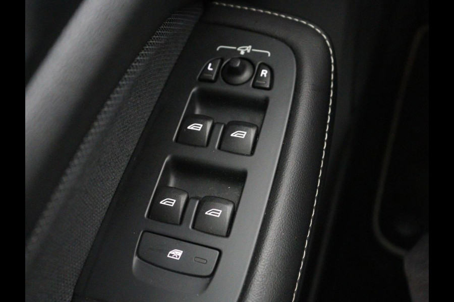 Volvo V60 2.0 T8 Twin Engine AWD R-Design | Trekhaak | Stoelverwarming | Carplay | Sportstoelen | Half leder | Navigatie | Camera | Side Assist | 19'' velgen | Full LED | Standkachel | Cruise control | PHEV | Plug In