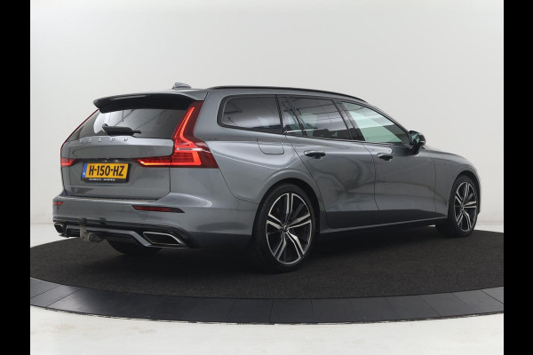 Volvo V60 2.0 T8 Twin Engine AWD R-Design | Trekhaak | Stoelverwarming | Carplay | Sportstoelen | Half leder | Navigatie | Camera | Side Assist | 19'' velgen | Full LED | Standkachel | Cruise control | PHEV | Plug In