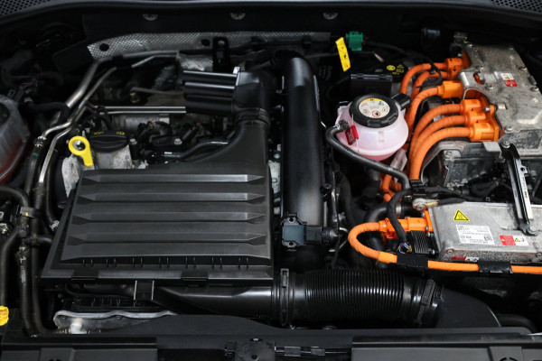 CUPRA Formentor 1.4 e-Hybrid VZ Performance LED/VIRTUAL/SFEER/HALF LEDER+S.VERWARMING/19" LMV/CAM/ACC/ECC/12 MND GARANTIE!