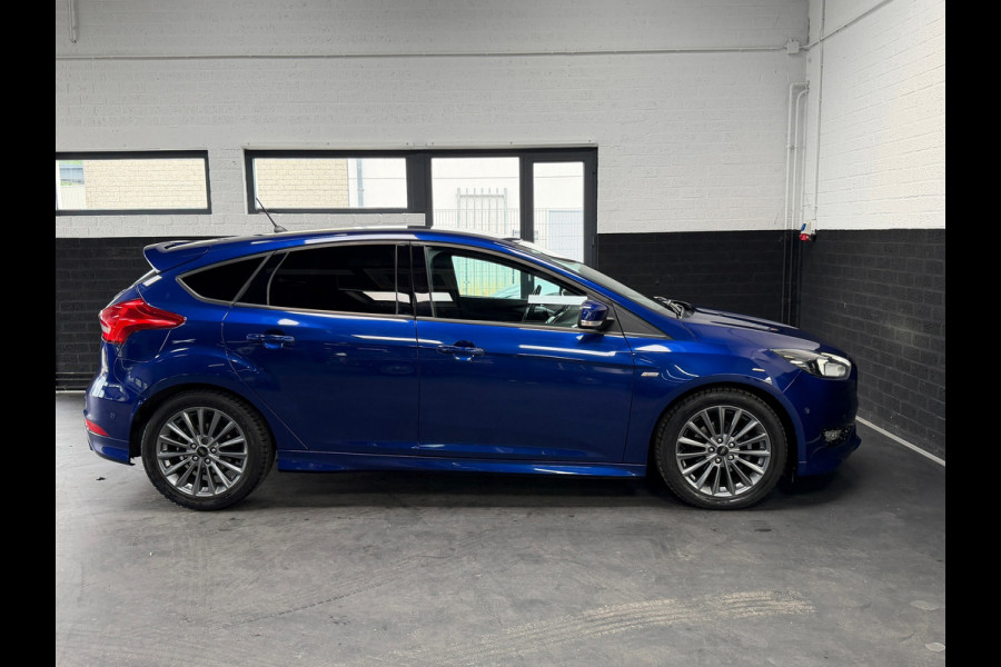 Ford Focus 1.0 ST-Line | Camera | 125PK | 6-Bak | Riem Vervangen | Camera | Verwarmd Stuurwiel